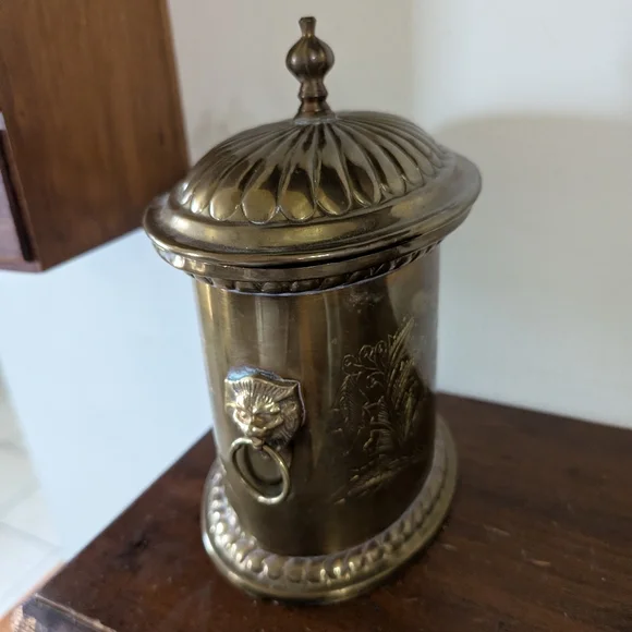 Vintage Brass Lidded Container Biscuit Storage Lions Head Handles Victorian - Picture 7 of 17